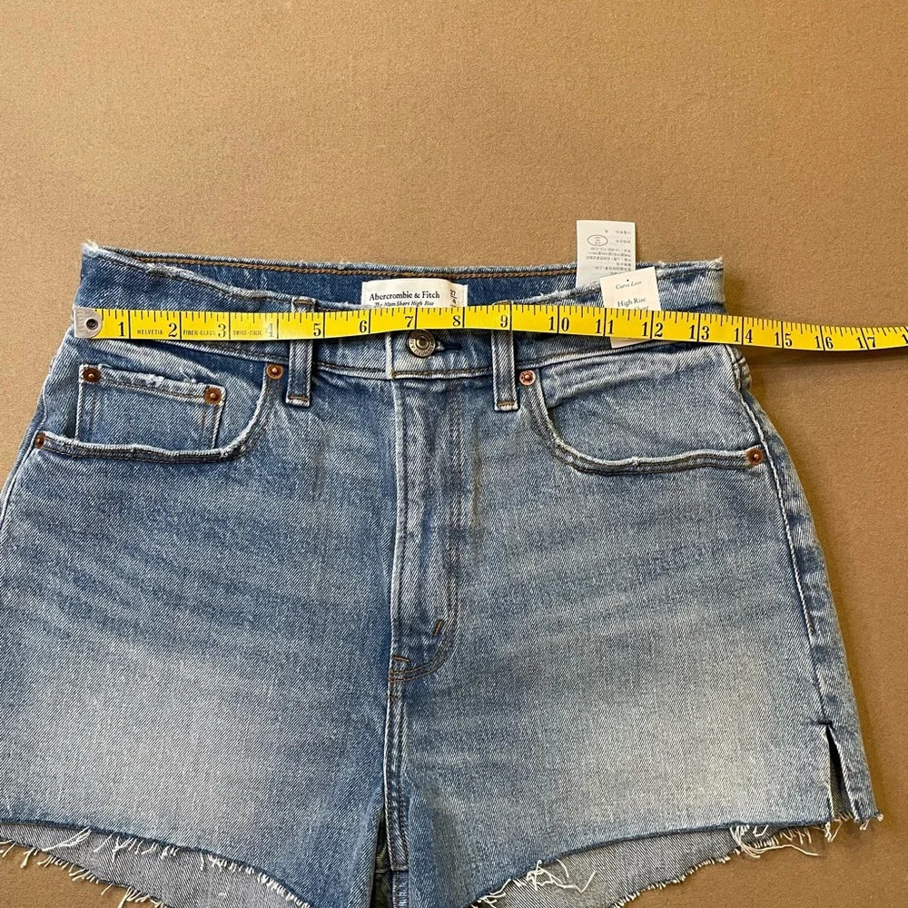 A&F Curve Love The Mom Short High Rise w Sequin Heart Size 4/27 NWT - Picture 13 of 15